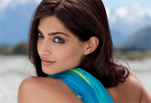 I don`t have body proportions of barbie doll: Sonam Kapoor